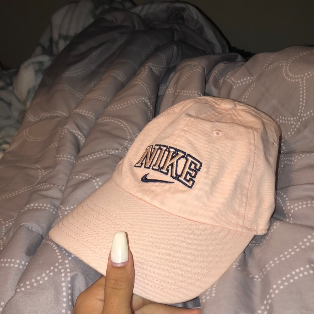 NIKE Heritage Varsity Hat (light pink)